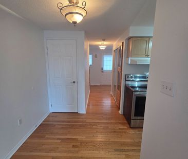 For Lease - 111 Dunsmore Lane, Barrie, Ontario - Photo 6