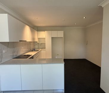 Stylish 2-Bedroom Apartment in Marrickville with Lock-Up Garage - Photo 5
