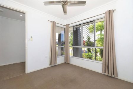 Something Special - Top Quality Modern Home - Fully Fenced - Photo 5