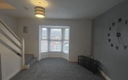 2 bedroom maisonette to rent - Photo 2