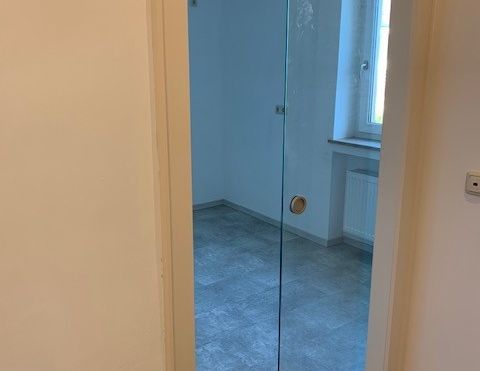 Erstbezug nach Renovierung ... Großzügige Wohnung mit überdachtem Balkon - Foto 1