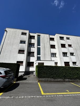 Rent a 4 ½ rooms apartment in Arbedo - Photo 1