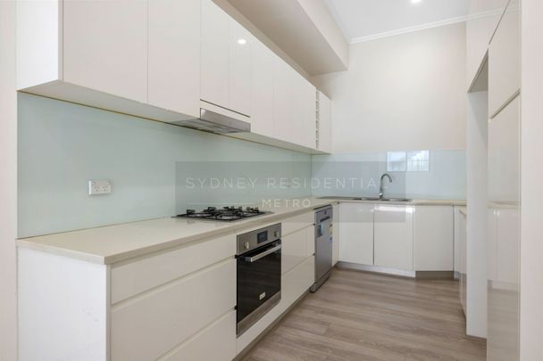 ***APPLICATION RECEIVED*** Renovated Unfurnished 3 Bedroom Garden Apartment in Handy Location - Photo 1