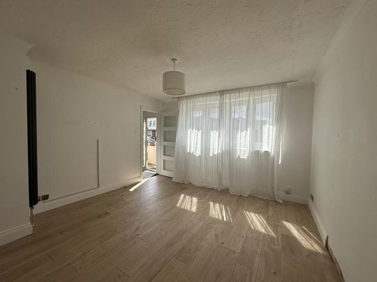 4 bedroom terraced house to rent - Photo 1