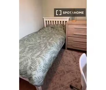 Cozy room in 4-bedroom houseshare in Dún Laoghaire, Dublin - Photo 4