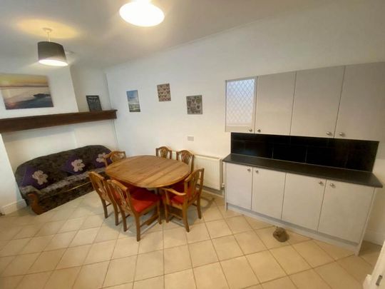 6 bedroom house to rent - Photo 1