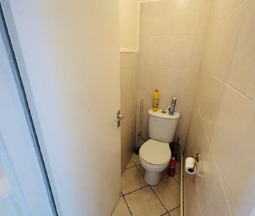 Room in a Shared Flat, Couples Allowed, SW8 - Photo 5