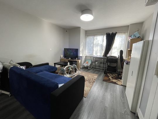 Archers Court, Crawley - Photo 1