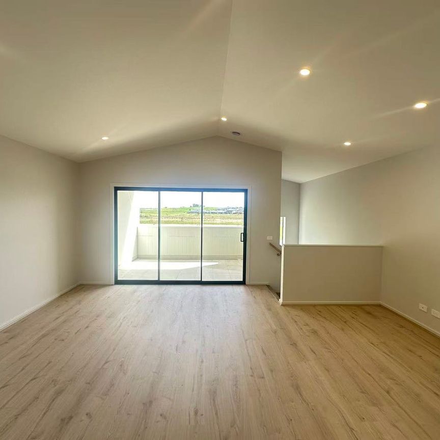 Family Home in Clyde North - Photo 1
