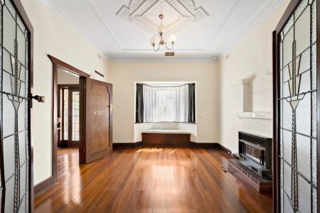 Timeless Tudor Elegance with Modern Luxury - Photo 2