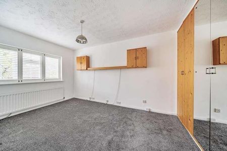 Moss Hall Grove, London, N12 - Photo 3