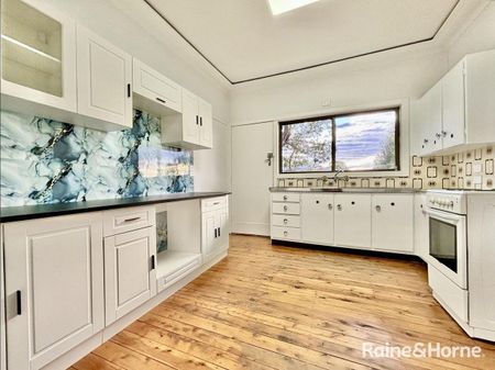 Charming Family Home - Photo 5