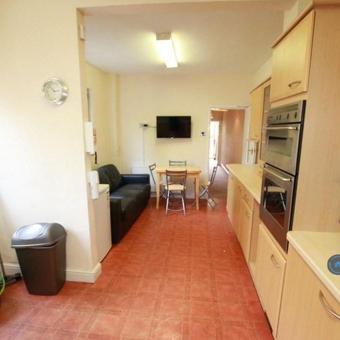 4 bedroom terraced house to rent - Photo 1