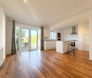 Warwick Road, Heaton Moor, Stockport, SK4 2NL - Photo 5