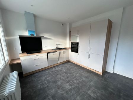 Location Maison 9 pièces 220m² AGEN 47000 - Photo 3