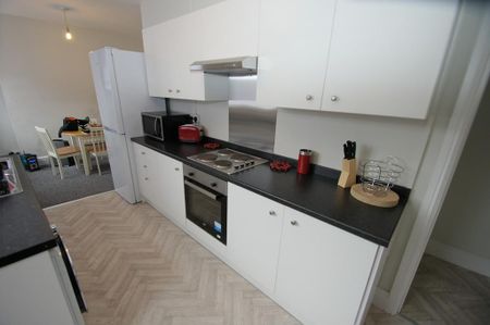 1 bedroom in a house share to rent - Photo 2