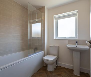 5 bedroom semi-detached house to rent - Photo 2