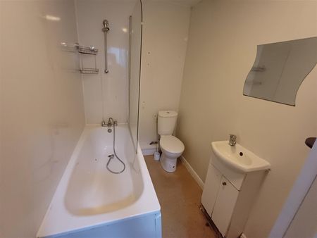 Broadway, Cardiff - Photo 5