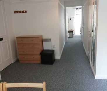 1 Bed Flat, Wensleydale, LU2 - Photo 3