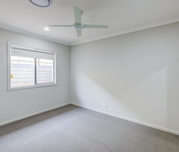 Large Near New Modern Family Home - Photo 2