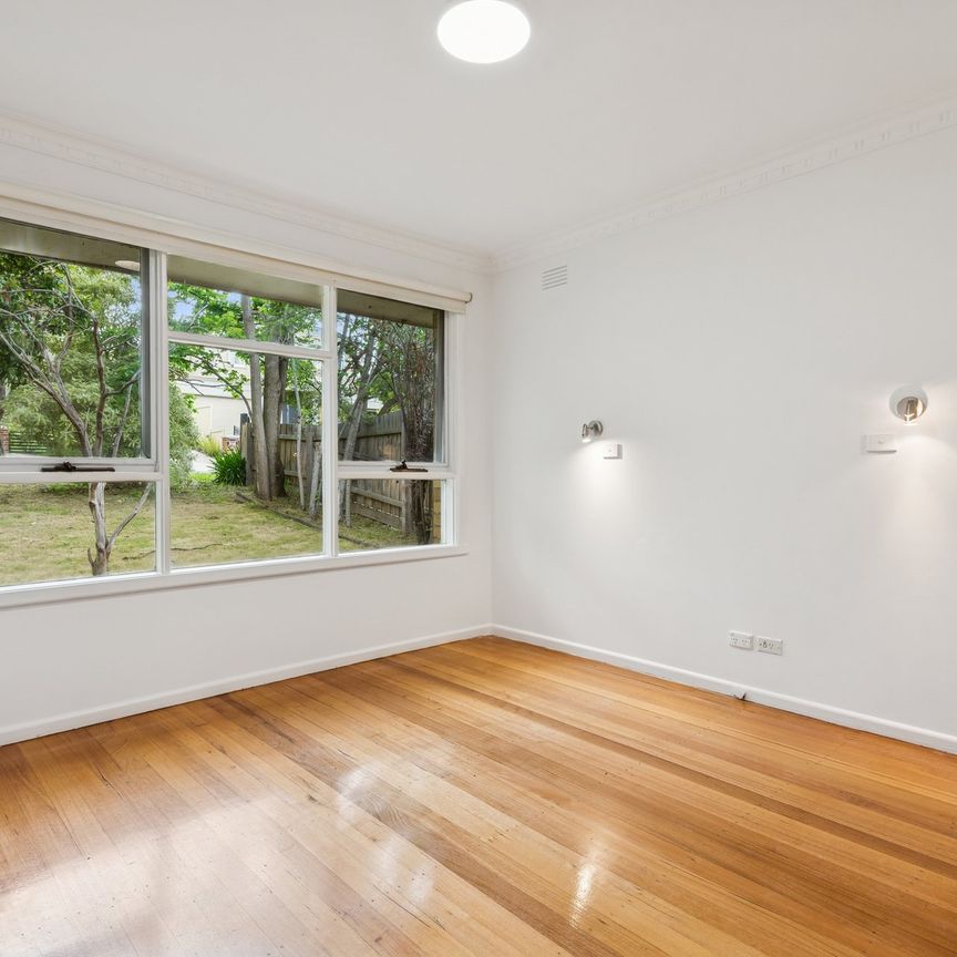 Freshly Painted Family Home in a Prime Doncaster East Location - Photo 1