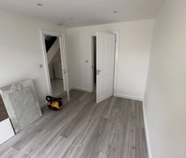 Room in a Shared House, Wensleydale, LU2 - Photo 4