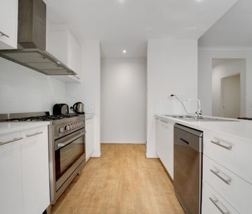 Stunning Townhouse Minutes to Williams Landing Train Station!! - Photo 5