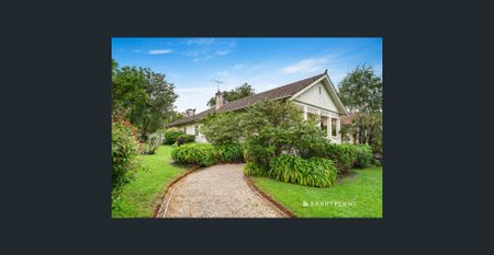 Stunning Family Home in Prime Ivanhoe Location - Photo 5