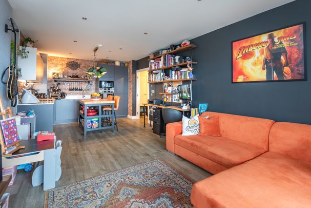 1 Bed Flat, Suntrap Court, E3 - Photo 1