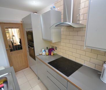 4 bed Mid Terraced House for Rent - Photo 4