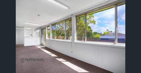 Renovated Four Bedroom Home + Study - Photo 2