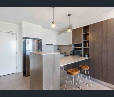 Two Bedroom Waterfront Apartment - Photo 4