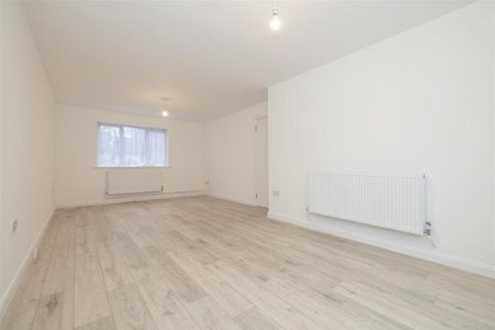 4 bedroom semi-detached house to rent - Photo 3