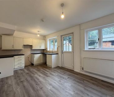 2 bedroom terraced house to rent - Photo 4