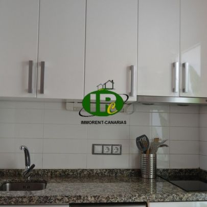 Eckbungalow mit großer Terrasse, eingezäunt und gefliest mit 1 Schlafzimmer - Photo 1