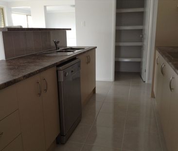 Charming Family home - Photo 5