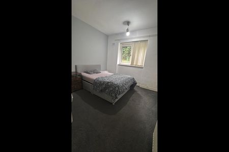 Room in a Shared House, Barrmill Road, G43 - Photo 3