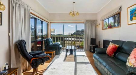 3 bedroom home with pool - Photo 5