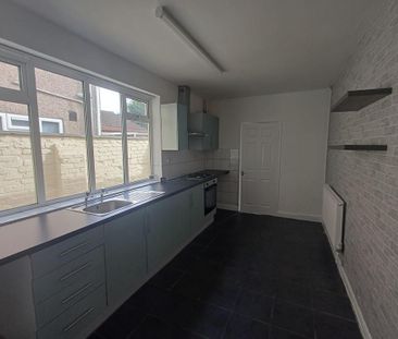 3 bedroom terraced house to rent - Photo 6