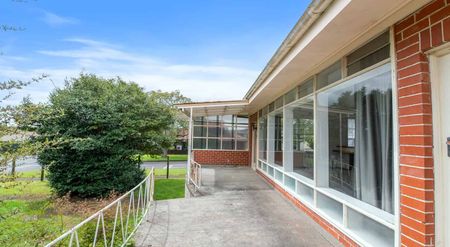 Spacious 3 bedroom home in Glenholme - Photo 2