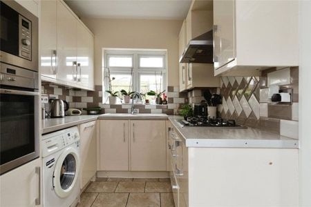 Brentwood Road, Romford, RM1 2EX, Property for rent - Photo 3