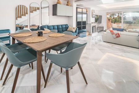 3 Bedroom Townhouse For Rent in Nueva Andalucía, Málaga - Photo 4