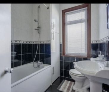 Room in a Shared House, Shakespeare Crescent, E12 - Photo 6