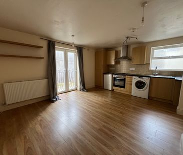 1 Bed Maisonette, Knowle Road, BS4 - Photo 1