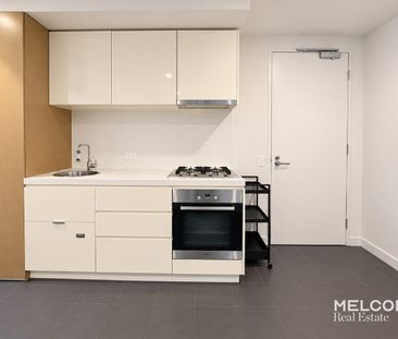 MODERN ONE BEDROOM AT 33M - FURNISHED - Photo 6