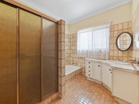 1 Delan Street, Chermside West QLD 4032 - House For Rent | Domain - Photo 3