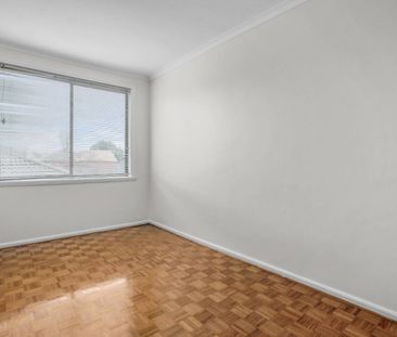 ONE BEDROOM | FRESHLY PAINTED | CONVENIENT LOCATION - Photo 2