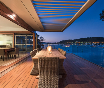 Prestigious Deep Waterfront Residence - Photo 4