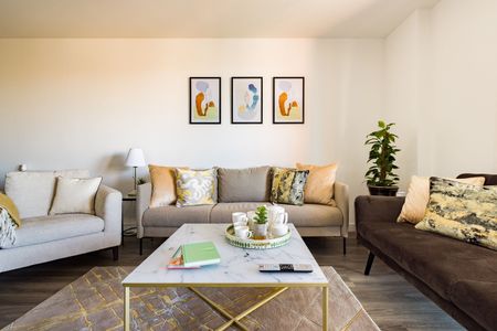 3 Bed Flat, Green Street, E13 - Photo 3