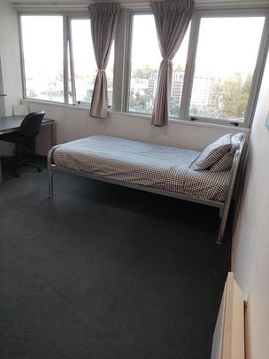 Central Auckland w/ Pool & Gym! - Photo 1